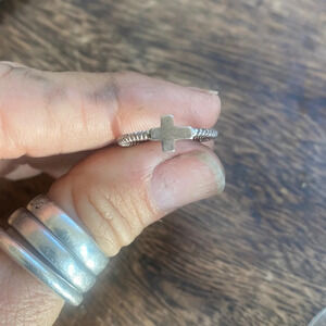 Sterling silver size 6 cross ring